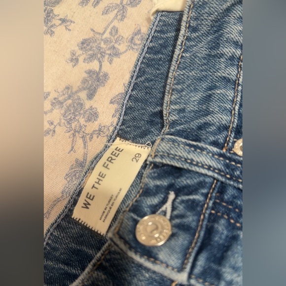 We The Free Truro Baggy Puddle Jeans Women’s size 29 - Picture 4 of 9